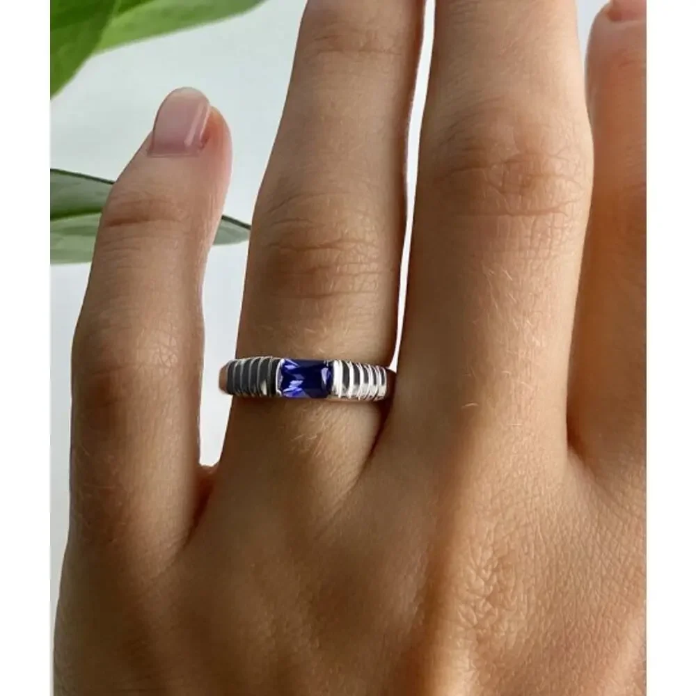 925 Sterling Silver Purple CZ Ring Size 6.5